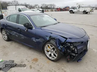 2018 Alfa Romeo Giulia Ti Sport with VIN ZARFAEEN7J7576353, listed as a Copart auction lot 72207272 with 31,743 mi miles. Bid and sale history available at carsss.com. Image 4.
