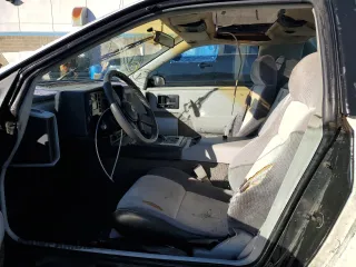 1985 Pontiac Fiero z VIN 1G2PG3796FP269589, wystawiony jako Copart lot #73338954 z przebiegiem 34 364 mil mil oraz Czysty tytuł • Clean title. Historia ofert i sprzedaży dostępna na DreamBid. Obrazek 7.