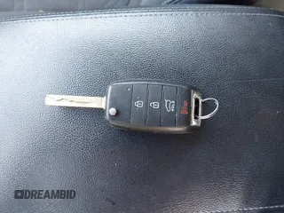 2017 Kia Sorento LX z VIN 5XYPGDA3XHG303917, wystawiony jako IAAI lot #42247202 z przebiegiem 110 279 mil mil oraz . Historia ofert i sprzedaży dostępna na DreamBid. Obrazek 11.