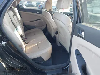 2018 Hyundai Tucson SEL z VIN KM8J3CA47JU689409, wystawiony jako IAAI lot #41931096 z przebiegiem 41 746 mil mil oraz . Historia ofert i sprzedaży dostępna na DreamBid. Obrazek 8.