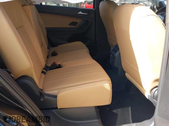 2024 Volkswagen Tiguan SE z VIN 3VV3B7AX8RM192033, wystawiony jako IAAI lot #41568271 z przebiegiem 2 851 mil mil oraz . Historia ofert i sprzedaży dostępna na DreamBid. Obrazek 8.