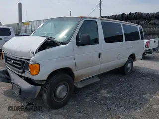 2006 Ford Econoline Passenger XL z VIN 1FBSS31L76DA90525, wystawiony jako IAAI lot #42449803 z przebiegiem Nie podano mil oraz . Historia ofert i sprzedaży dostępna na DreamBid. Obrazek 18.