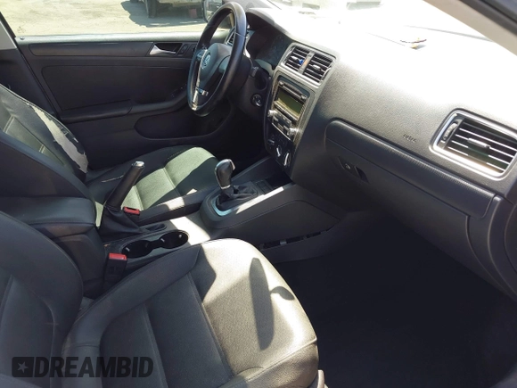 2011 Volkswagen Jetta SE with VIN 3VWDZ7AJ4BM394140, listed as a IAAI auction lot 42284735 with 177,495 mi miles and . Bid and sale history available at DreamBid. Image 5.