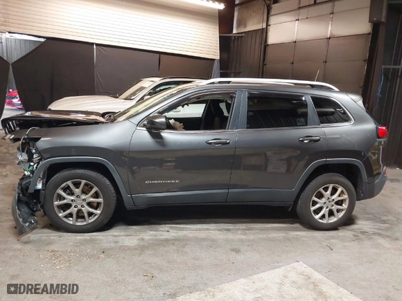 2017 Jeep Cherokee Latitude with VIN 1C4PJLCS1HW592799, listed as a IAAI auction lot 41162001 with 92,773 mi miles. Bid and sale history available at carsss.com. Image 13.