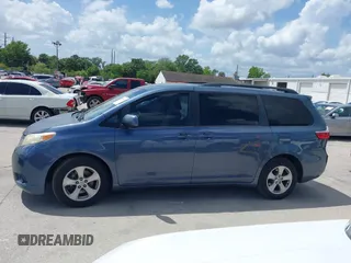 2015 Toyota Sienna LE AAS с VIN 5TDKK3DC9FS586034, выставлен на аукционе IAAI как лот 41955806 с пробегом 124 678 миль миль и . История ставок и продаж доступна на DreamBid. Изображение 14.