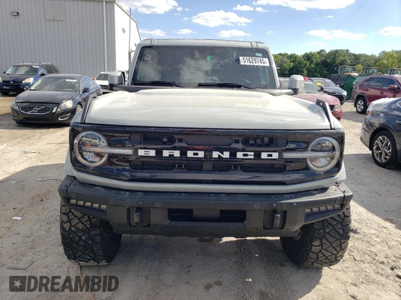 2022 Ford Bronco z VIN 1FMEE5BP9NLB91319, wystawiony jako Copart lot #51629745 z przebiegiem 20 508 mil mil oraz Szkoda całkowita • Salvage title. Historia ofert i sprzedaży dostępna na DreamBid. Obrazek 5.