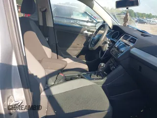 2020 Volkswagen Tiguan S с VIN 3VV1B7AX2LM103166, выставлен на аукционе IAAI как лот 42474802 с пробегом 56 580 миль миль и . История ставок и продаж доступна на DreamBid. Изображение 5.