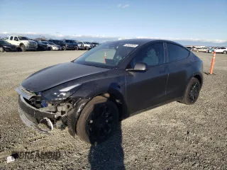 2024 Tesla Model Y Long Range with VIN 7SAYGDEE8RF002655, listed as a Copart auction lot 46422325 with 7,943 mi miles and Salvage Title. Bid and sale history available at DreamBid. Image 1.