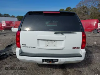 2008 GMC Yukon XL SLT 4SB with VIN 1GKFC16028J198380, listed as a IAAI auction lot 41269100 with 236,999 mi miles and . Bid and sale history available at carsss.com. Image 17.