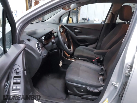 2019 Chevrolet Trax LS with VIN 3GNCJKSB5KL180268, listed as a IAAI auction lot 41506873 with 63,993 mi miles. Bid and sale history available at carsss.com. Image 5.