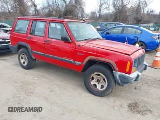 1998 Jeep Cherokee Sport with VIN 1J4FT68SXWL245626, listed as a IAAI auction lot 41630946 with 190,000 mi miles. Bid and sale history available at carsss.com. Image 1.