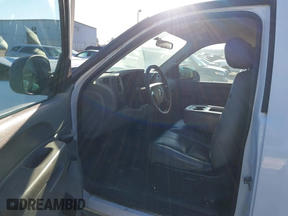 2011 GMC Sierra 1500 Work Truck z VIN 1GTN1TEX8BZ108973, wystawiony jako IAAI lot #41401881 z przebiegiem 104 077 mil mil oraz . Historia ofert i sprzedaży dostępna na DreamBid. Obrazek 8.