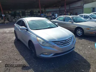 2011 Hyundai Sonata SE with VIN 5NPEC4ACXBH281274, listed as a IAAI auction lot 41433159 with 211,652 mi miles. Bid and sale history available at carsss.com. Image 1.