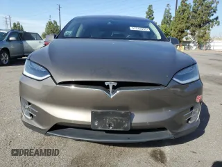 2016 Tesla Model X 70D z VIN 5YJXCBE23GF010836, wystawiony jako Copart lot #57512055 z przebiegiem 115 475 mil mil oraz Szkody całkowita. Historia ofert i sprzedaży dostępna na DreamBid. Obrazek 5.