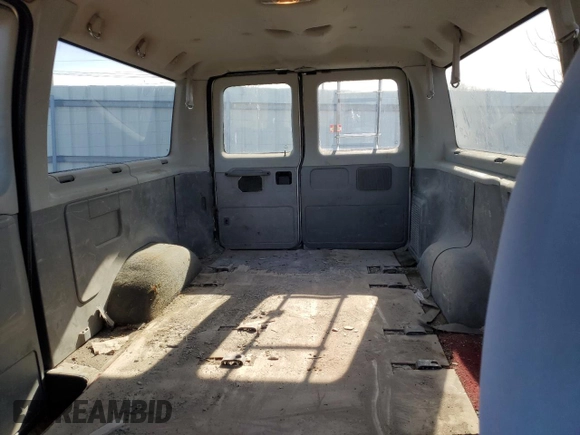 2005 Ford Econoline Passenger XL with VIN 1FBNE31LX5HA76002, listed as a Copart auction lot 43599865 with 198,749 mi miles and Salvage Title. Bid and sale history available at carsss.com. Image 10.