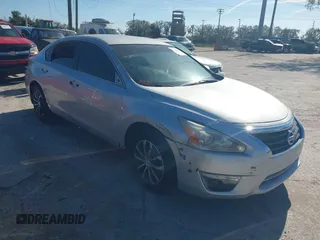 2015 Nissan Altima S with VIN 1N4AL3AP4FN304233, listed as a IAAI auction lot 41463418 with 233,084 mi miles and . Bid and sale history available at carsss.com. Image 1.