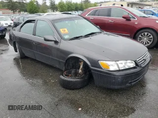 2000 Toyota Camry CE z VIN JT2BG22K7Y0479410, wystawiony jako Copart lot #57871825 z przebiegiem 222 941 mil mil oraz Tytuł czysty. Historia ofert i sprzedaży dostępna na DreamBid. Obrazek 4.