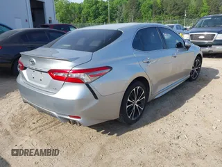 2018 Toyota Camry LE z VIN JTNB11HK7J3045966, wystawiony jako IAAI lot #42069246 z przebiegiem 138 960 mil mil oraz . Historia ofert i sprzedaży dostępna na DreamBid. Obrazek 4.