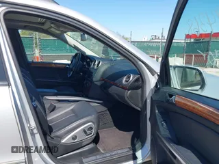 2009 Mercedes-Benz GL-Class 4.6L with VIN 4JGBF71E99A512434, listed as a IAAI auction lot 42074368 with 115,737 mi miles. Bid and sale history available at carsss.com. Image 5.