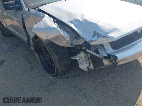 2007 Ford Mustang Deluxe with VIN 1ZVFT80N275312486, listed as a IAAI auction lot 42441764 with 172,095 mi miles and . Bid and sale history available at DreamBid. Image 6.