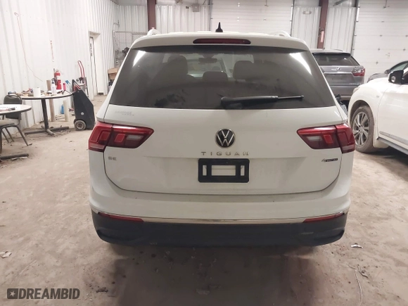 2022 Volkswagen Tiguan SE with VIN 3VV2B7AX0NM037109, listed as a IAAI auction lot 41727503 with 37,637 mi miles. Bid and sale history available at carsss.com. Image 16.