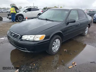 2000 Toyota Camry CE with VIN JT2BG22KXY0432288, listed as a IAAI auction lot 41927856 with 203,035 mi miles. Bid and sale history available at carsss.com. Image 2.