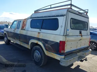 1985 Ford F-250 with VIN 1FTHX2517FKB47375, listed as a IAAI auction lot 41735885 with 89,018 mi miles. Bid and sale history available at carsss.com. Image 3.