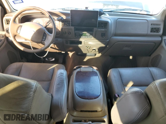 2002 Ford Excursion Limited z VIN 1FMNU42S92ED49689, wystawiony jako Copart lot #72948094 z przebiegiem 305 591 mil mil oraz Szkoda całkowita • Salvage title. Historia ofert i sprzedaży dostępna na DreamBid. Obrazek 8.