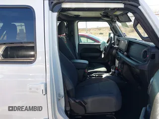 2025 Jeep Wrangler Rubicon with VIN 1C4PJXFN8SW527131, listed as a IAAI auction lot 41502676 with 1,051 mi miles and . Bid and sale history available at DreamBid. Image 5.