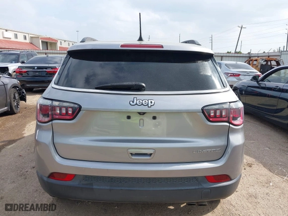 2019 Jeep Compass Limited with VIN 3C4NJCCB9KT793631, listed as a IAAI auction lot 41933473 with 124,216 mi miles. Bid and sale history available at carsss.com. Image 15.