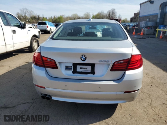 2012 BMW 5 Series 528i xDrive z VIN WBAXH5C52CDW10360, wystawiony jako Copart lot #54454025 z przebiegiem Nie podano mil oraz Szkoda całkowita • Salvage title. Historia ofert i sprzedaży dostępna na DreamBid. Obrazek 6.