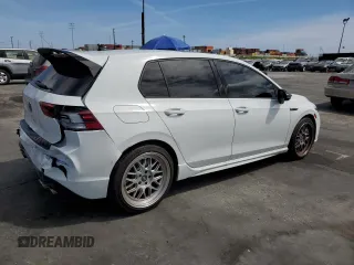 2024 Volkswagen Golf z VIN WVWEB7CD8RW225302, wystawiony jako Copart lot #50951895 z przebiegiem 2 768 mil mil oraz Szkoda całkowita • Salvage title. Historia ofert i sprzedaży dostępna na DreamBid. Obrazek 3.