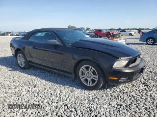 2010 Ford Mustang V6 z VIN 1ZVBP8ENXA5179334, wystawiony jako Copart lot #57404715 z przebiegiem 109 012 mil mil oraz Szkoda całkowita • Salvage title. Historia ofert i sprzedaży dostępna na DreamBid. Obrazek 4.