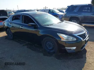 2015 Nissan Altima 2.5 S with VIN 1N4AL3AP9FC162330, listed as a IAAI auction lot 42002679 with 182,037 mi miles. Bid and sale history available at carsss.com. Image 1.