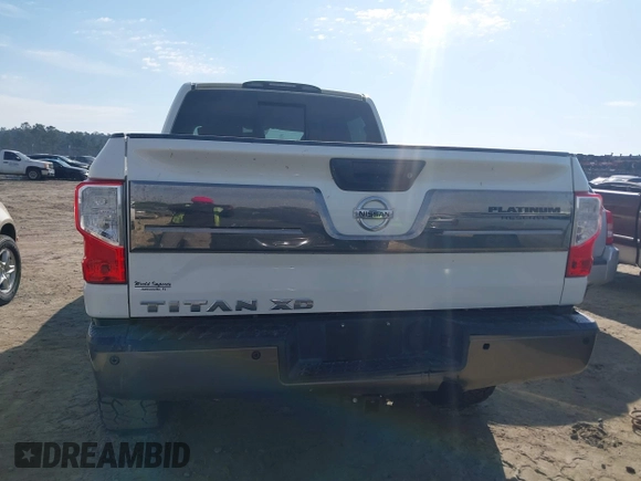 2016 Nissan Titan Platinum Reserve z VIN 1N6BA1F22GN509568, wystawiony jako IAAI lot #41766629 z przebiegiem 94 991 mil mil oraz . Historia ofert i sprzedaży dostępna na DreamBid. Obrazek 16.