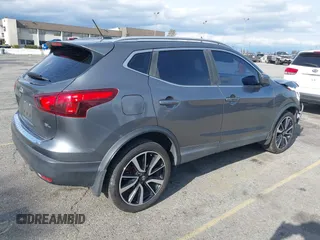 2017 Nissan Rogue S z VIN JN1BJ1CP1HW002968, wystawiony jako IAAI lot #41896777 z przebiegiem 128 583 mil mil oraz . Historia ofert i sprzedaży dostępna na DreamBid. Obrazek 4.