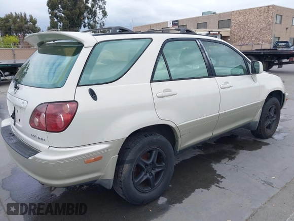 2000 Lexus RX 300 with VIN JT6HF10U4Y0098365, listed as a IAAI auction lot 42068926 with 216,582 mi miles. Bid and sale history available at carsss.com. Image 4.