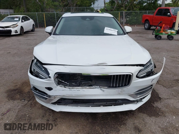 2018 Volvo S90 Inscription with VIN LVY992ML3JP005482, listed as a IAAI auction lot 41966556 with 136,908 mi miles. Bid and sale history available at carsss.com. Image 12.