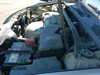 2002 Toyota Camry LE z VIN JTDBE32K320078818, wystawiony jako IAAI lot #42692411 z przebiegiem 142 337 mil mil oraz . Historia ofert i sprzedaży dostępna na DreamBid. Obrazek 19.