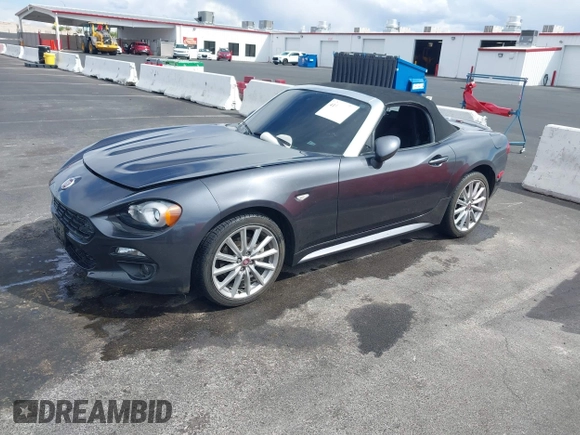 2018 FIAT 124 Spider Classica z VIN JC1NFAEK3J0137856, wystawiony jako IAAI lot #41959793 z przebiegiem 49 513 mil mil oraz . Historia ofert i sprzedaży dostępna na DreamBid. Obrazek 17.