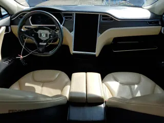 2014 Tesla Model S 60 z VIN 5YJSA1H10EFP35319, wystawiony jako Copart lot #53868745 z przebiegiem 209 424 mil mil oraz Szkoda całkowita • Salvage title. Historia ofert i sprzedaży dostępna na DreamBid. Obrazek 8.