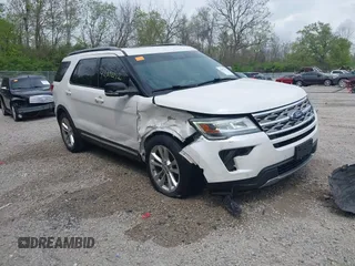 2018 Ford Explorer XLT z VIN 1FM5K7D82JGB06320, wystawiony jako IAAI lot #42092192 z przebiegiem 139 670 mil mil oraz . Historia ofert i sprzedaży dostępna na DreamBid. Obrazek 1.
