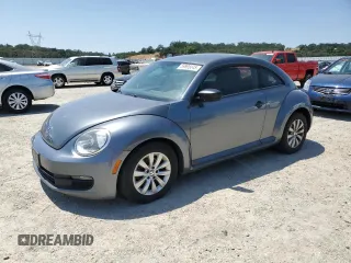 2014 Volkswagen Beetle Entry z VIN 3VWF17AT0EM641935, wystawiony jako Copart lot #59895045 z przebiegiem 174 416 mil mil oraz Czysty tytuł • Clean title. Historia ofert i sprzedaży dostępna na DreamBid. Obrazek 1.