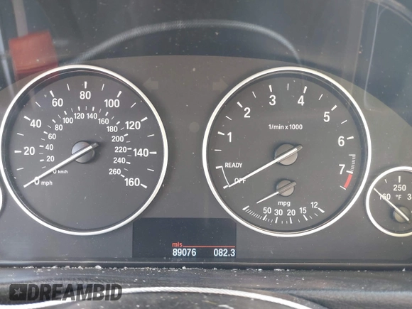 2013 BMW 3 Series 328i xDrive z VIN WBA3B5G5XDNS00928, wystawiony jako IAAI lot #41995015 z przebiegiem 89 076 mil mil oraz . Historia ofert i sprzedaży dostępna na DreamBid. Obrazek 7.