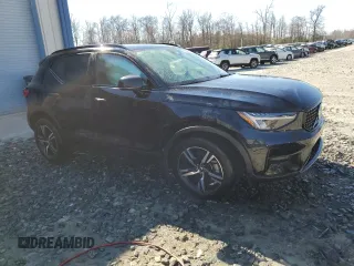2024 Volvo XC40 Core Bright Theme z VIN YV4L12UK8R2334535, wystawiony jako Copart lot #50716025 z przebiegiem 22 014 mil mil oraz Czysty tytuł • Clean title. Historia ofert i sprzedaży dostępna na DreamBid. Obrazek 4.