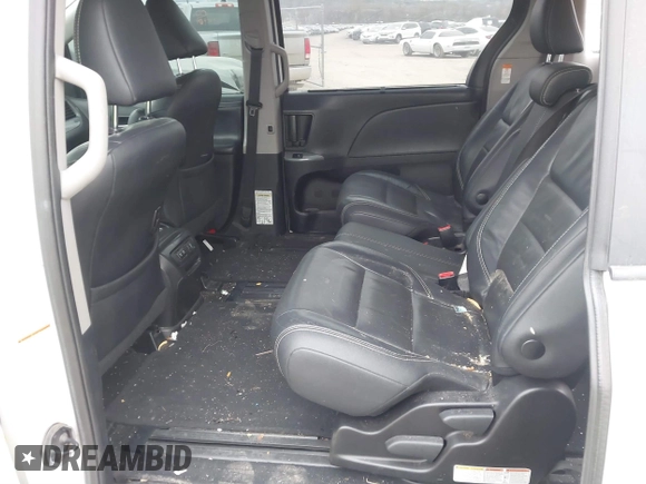 2018 Toyota Sienna SE with VIN 5TDXZ3DC3JS910458, listed as a IAAI auction lot 40980174 with 133,139 mi miles and . Bid and sale history available at DreamBid. Image 8.