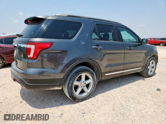 2018 Ford Explorer XLT z VIN 1FM5K7D83JGA55572, wystawiony jako Copart lot #61213325 z przebiegiem 46 128 mil mil oraz Szkoda całkowita • Salvage title. Historia ofert i sprzedaży dostępna na DreamBid. Obrazek 3.
