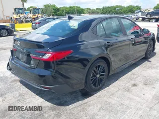 2025 Toyota Camry LE z VIN 4T1DAACK0SU024677, wystawiony jako IAAI lot #42468532 z przebiegiem 21 937 mil mil oraz . Historia ofert i sprzedaży dostępna na DreamBid. Obrazek 4.