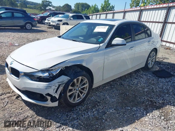 2017 BMW 3 Series 320i z VIN WBA8E1G50HNU14757, wystawiony jako IAAI lot #40429182 z przebiegiem 118 032 mil mil oraz . Historia ofert i sprzedaży dostępna na DreamBid. Obrazek 2.