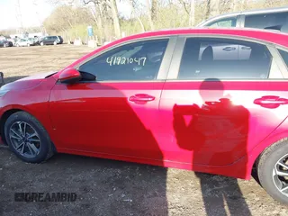 2022 Kia Forte LXS z VIN 3KPF24AD7NE427039, wystawiony jako IAAI lot #41921047 z przebiegiem 46 472 mil mil oraz . Historia ofert i sprzedaży dostępna na DreamBid. Obrazek 15.